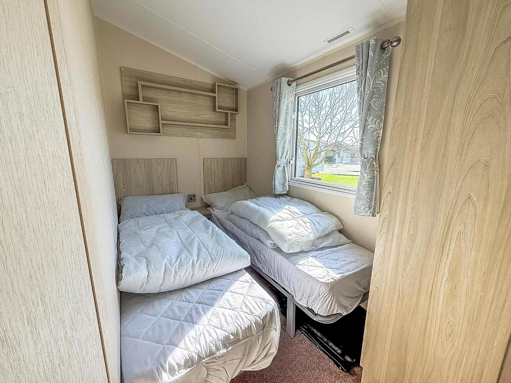 8 Berth Caravan For Hire At St Osyth Beach Ref 28047R Клактон-он-Сі Екстер'єр фото