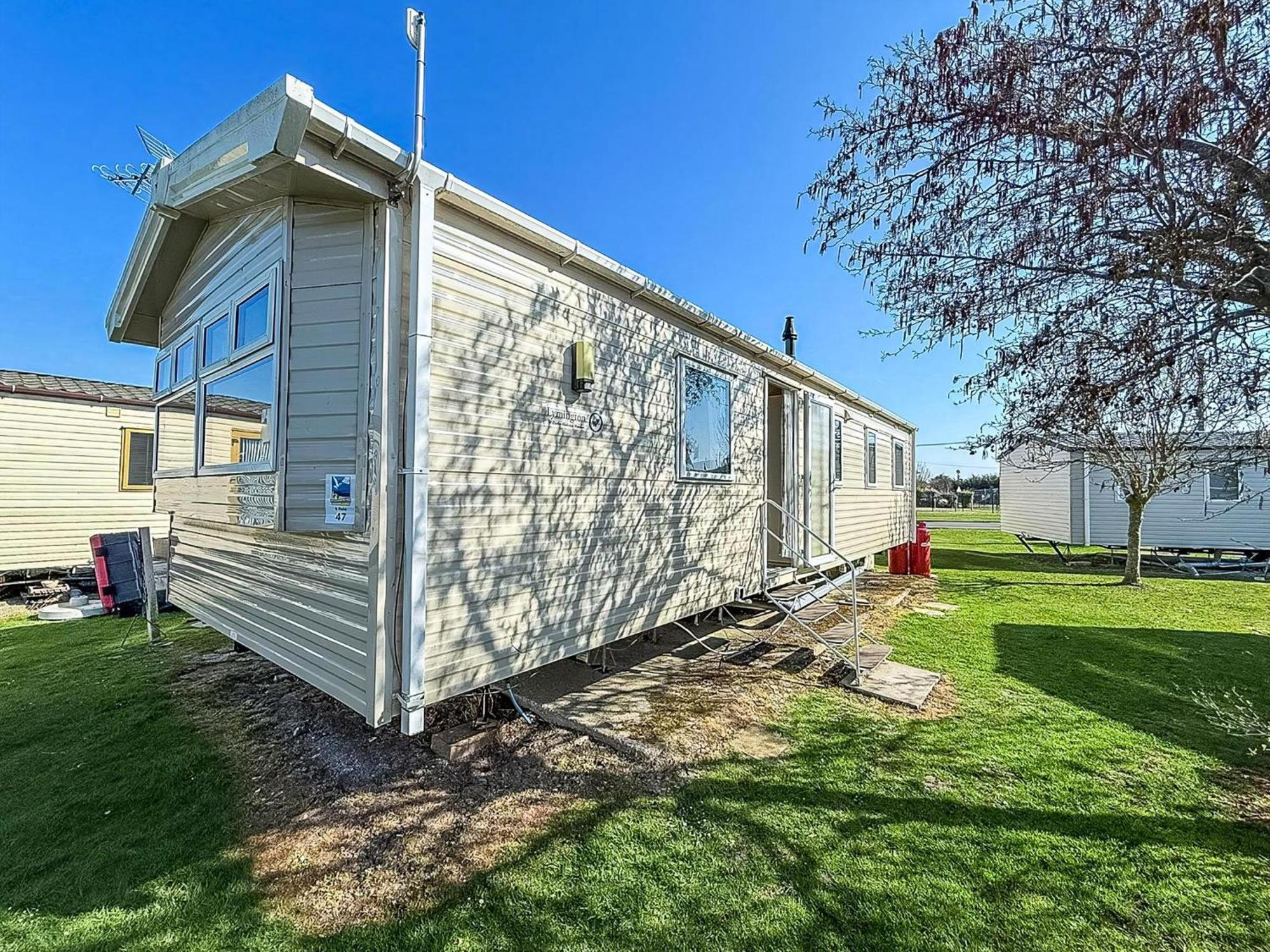 8 Berth Caravan For Hire At St Osyth Beach Ref 28047R Клактон-он-Сі Екстер'єр фото
